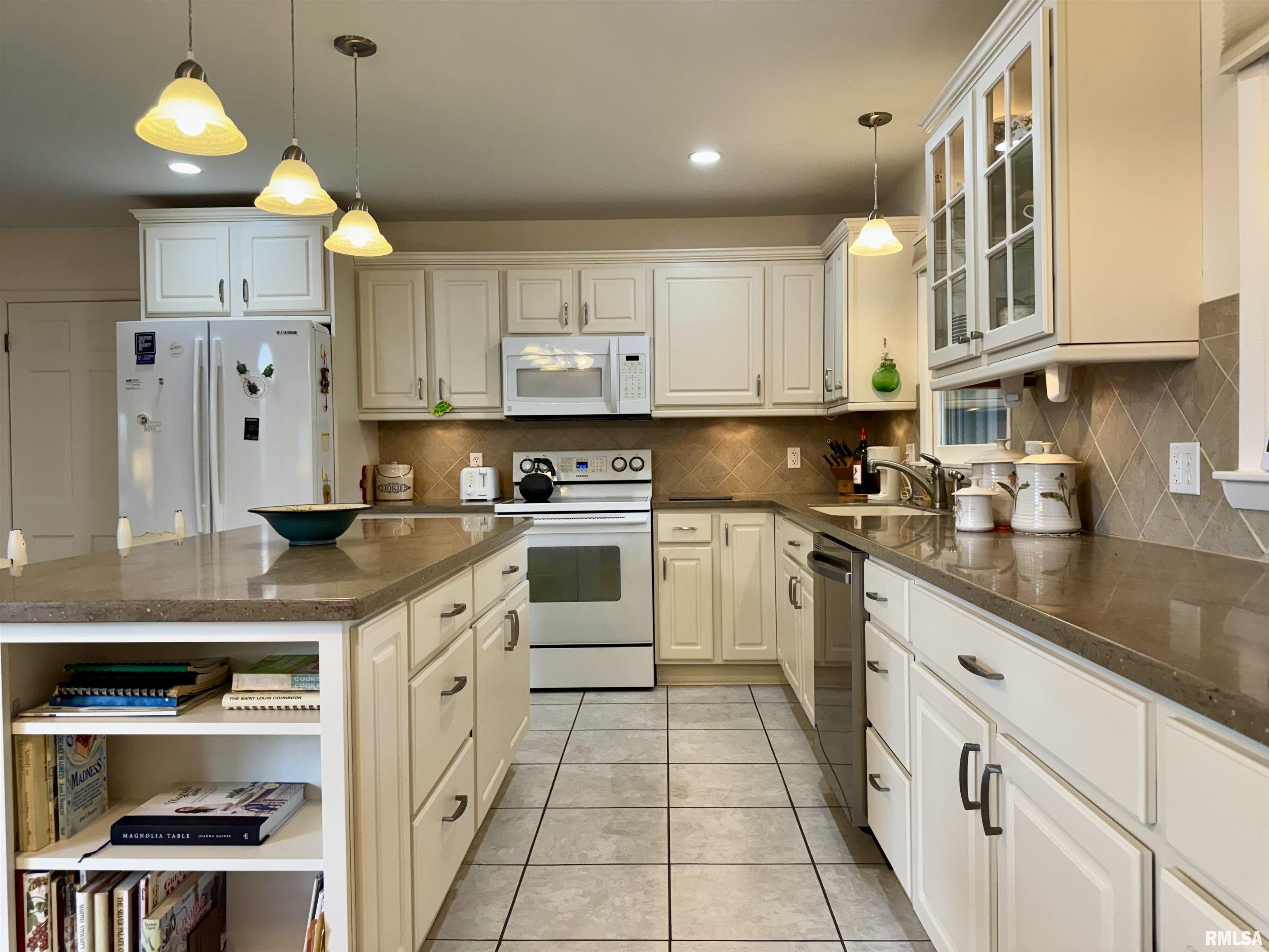 833 Madelyn Avenue Macomb, IL 61455 - Photo 16 of 53