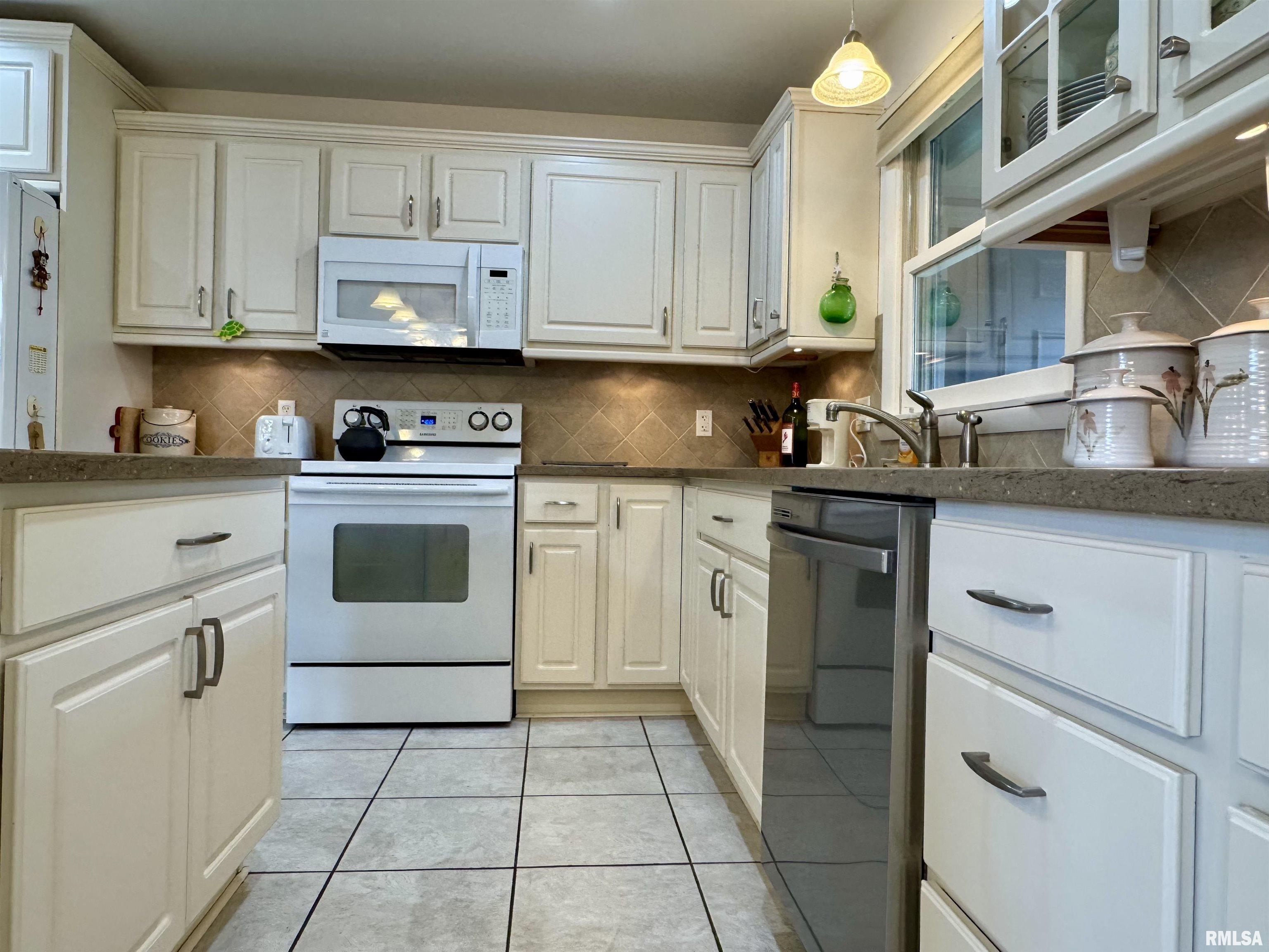 833 Madelyn Avenue Macomb, IL 61455 - Photo 17 of 53