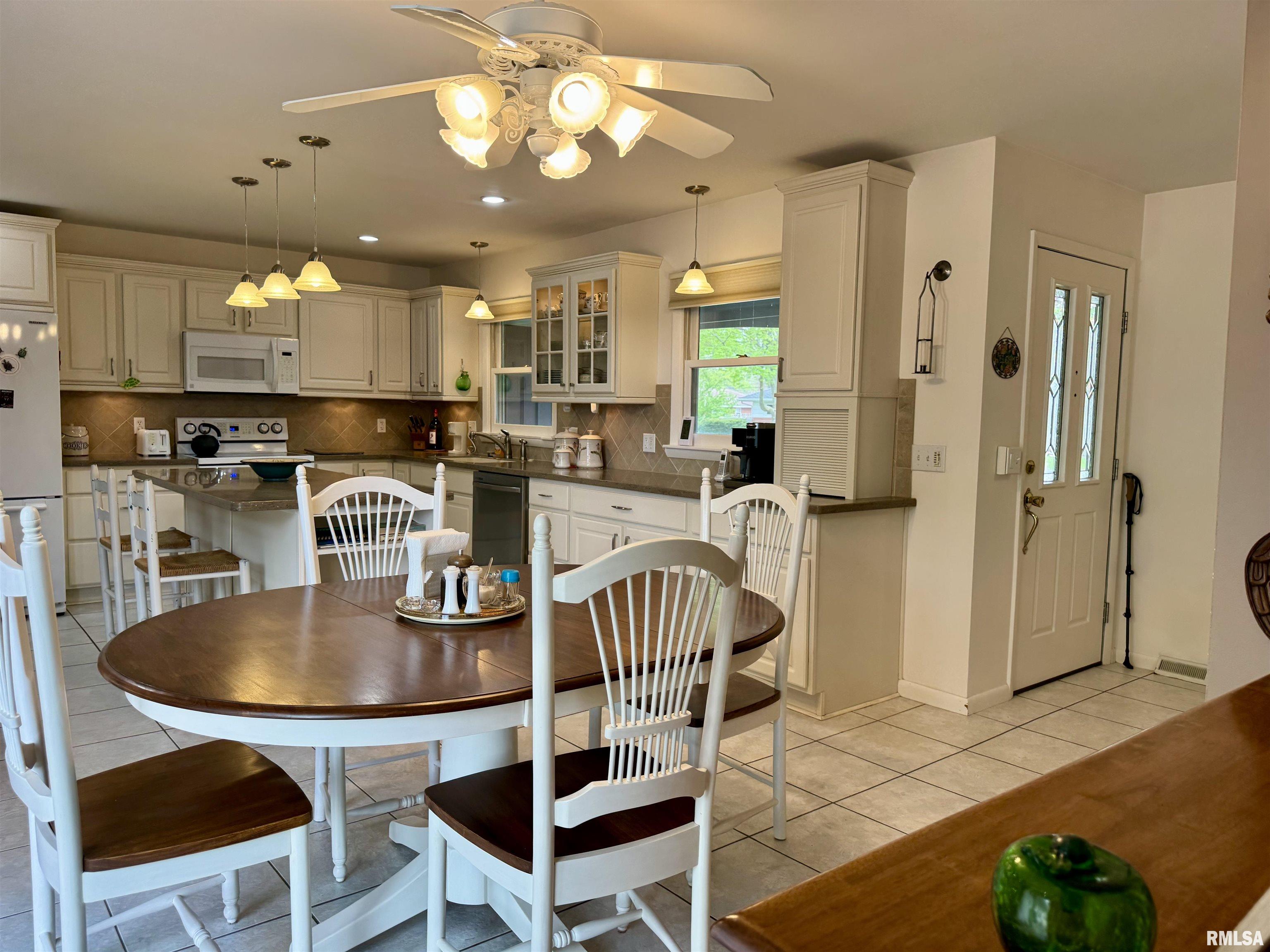 833 Madelyn Avenue Macomb, IL 61455 - Photo 19 of 53