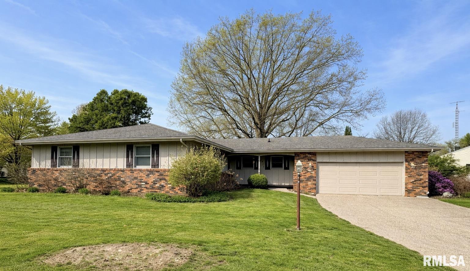 833 Madelyn Avenue Macomb, IL 61455 - Photo 2 of 53