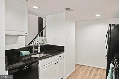 $289,000 | 12888 Grays Pointe Road, Unit A, Fairfax, VA 22033