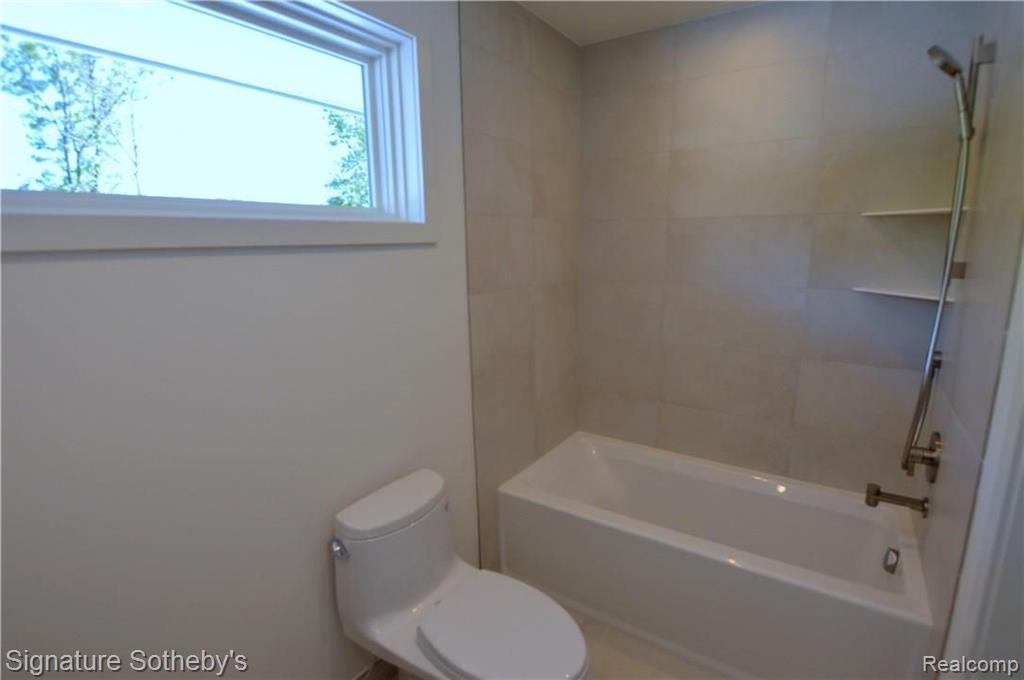 1426 Eastway Rochester Hills, MI 48306 - Photo 27 of 48