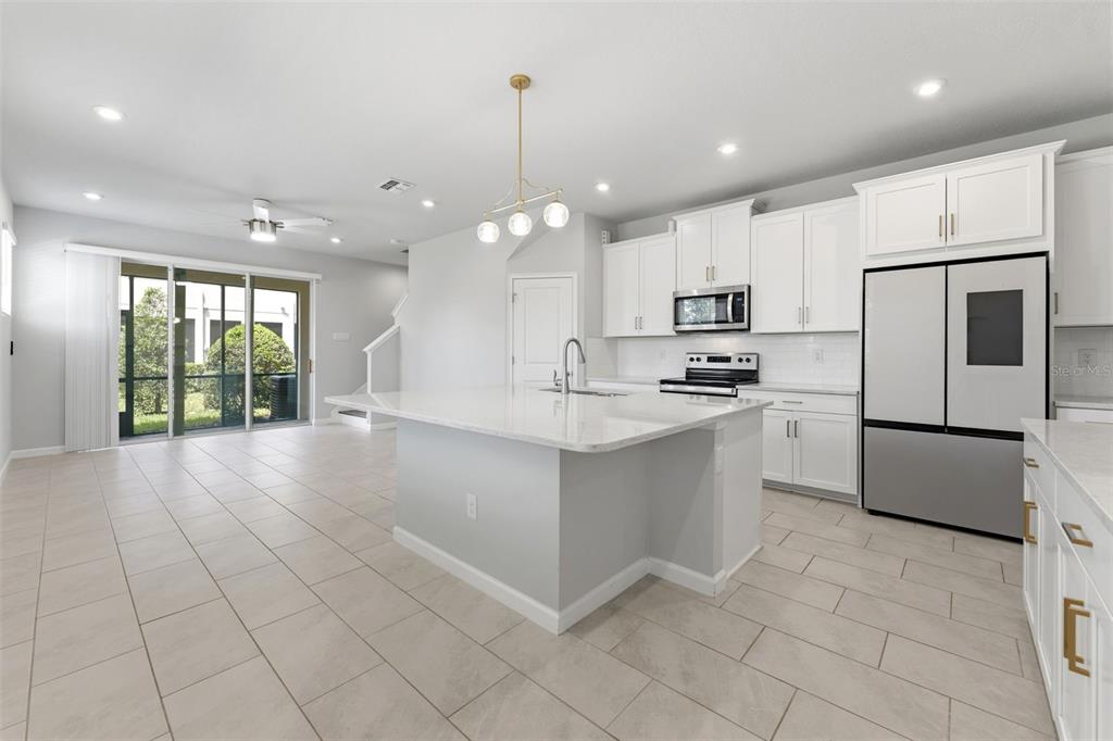 2587 Everglade Way Lutz, FL 33558 - Photo 3 of 41