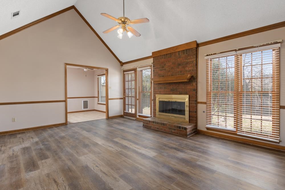 919 Cully Road Memphis, TN 38018 - Photo 5 of 22 Soaring Ceilings!