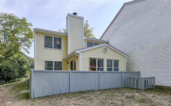 $350,000 | 1503 Walpole Drive, Chesterfield, MO 63017