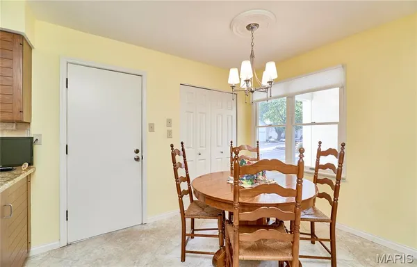 $350,000 | 1503 Walpole Drive, Chesterfield, MO 63017