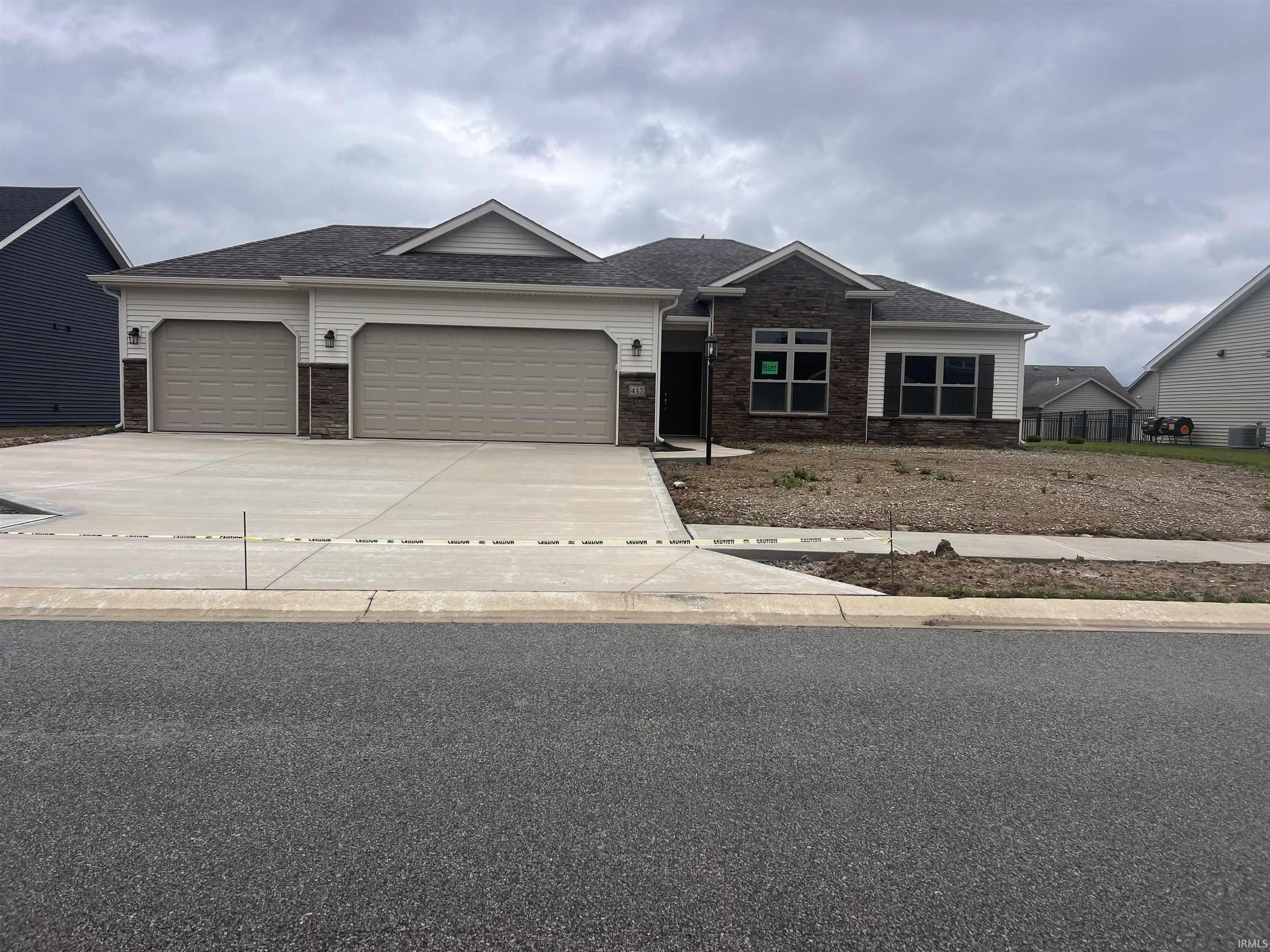 437 Buckingham Lane Huntington, IN 46750 - Photo 1 of 23