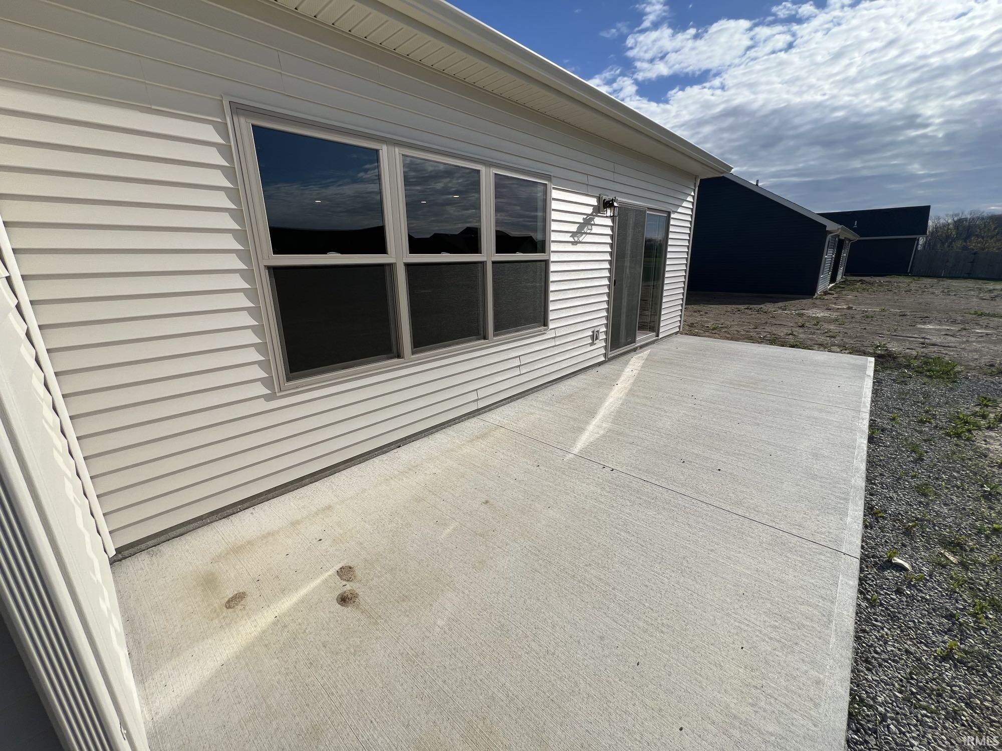 437 Buckingham Lane Huntington, IN 46750 - Photo 3 of 23