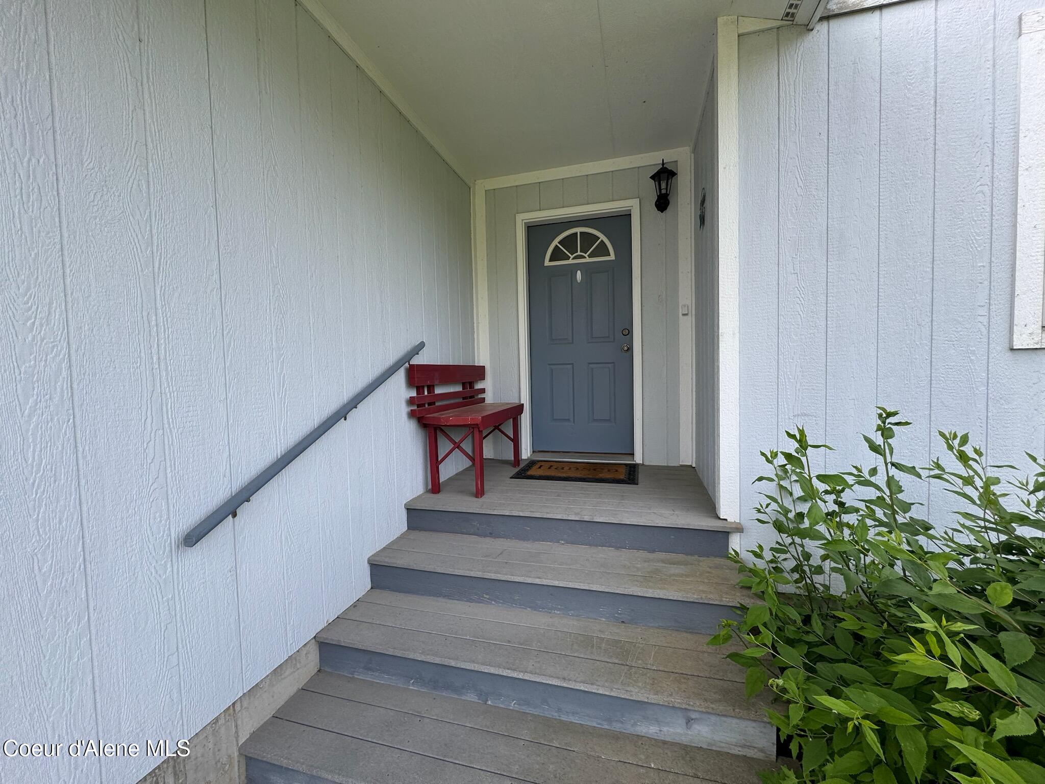 1601 Sequoia Street Sandpoint, ID 83864 - Photo 5 of 45 Covered entry
