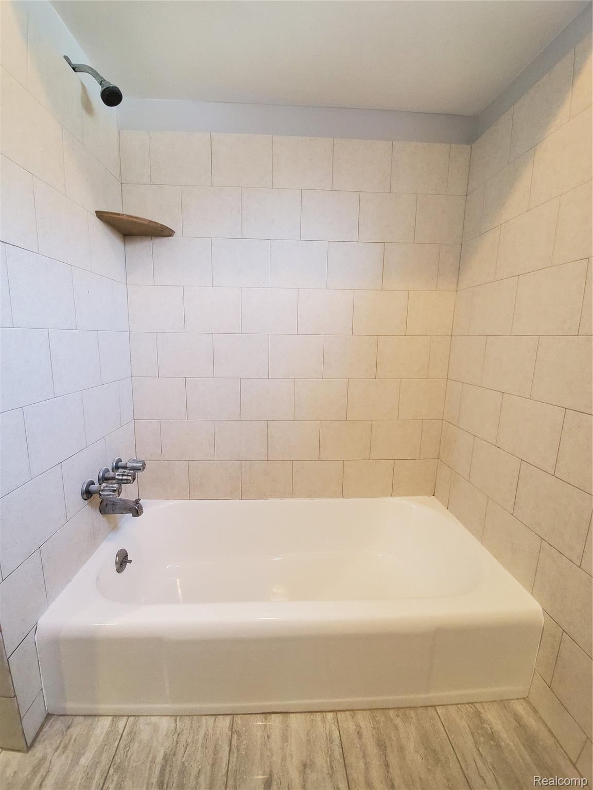 24242 Kelly Road Eastpointe, MI 48021 - Photo 13 of 31 20191109_140022.jpg