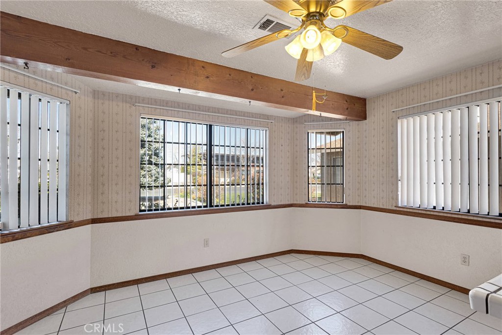 18043 Sunburst Road Victorville, CA 92395 - Photo 11 of 40