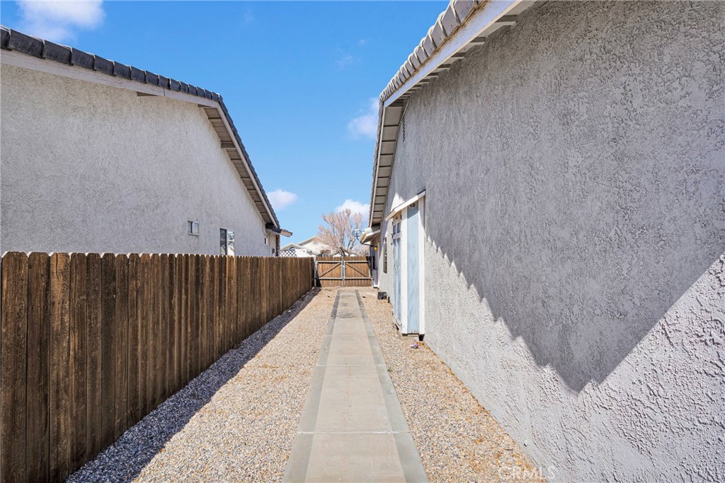 18043 Sunburst Road Victorville, CA 92395 - Photo 39 of 40