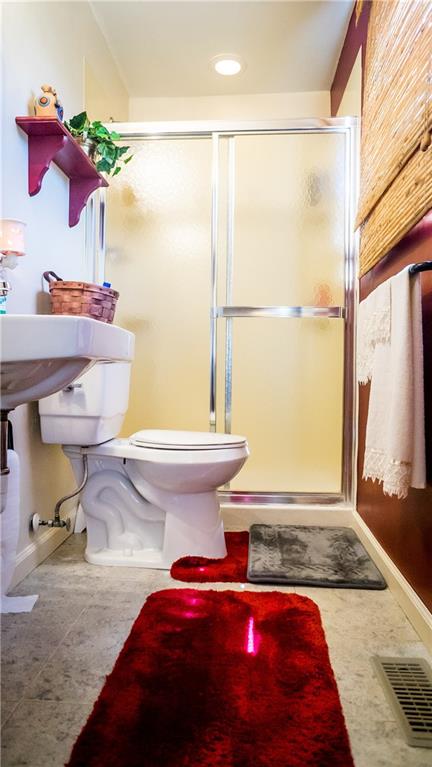 109 Coverdale Road Butler, PA 16001 - Photo 10 of 25 Convenient Master Bathroom