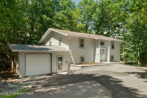 $369,999 | 5966 Decker Road, Bushkill, PA 18324