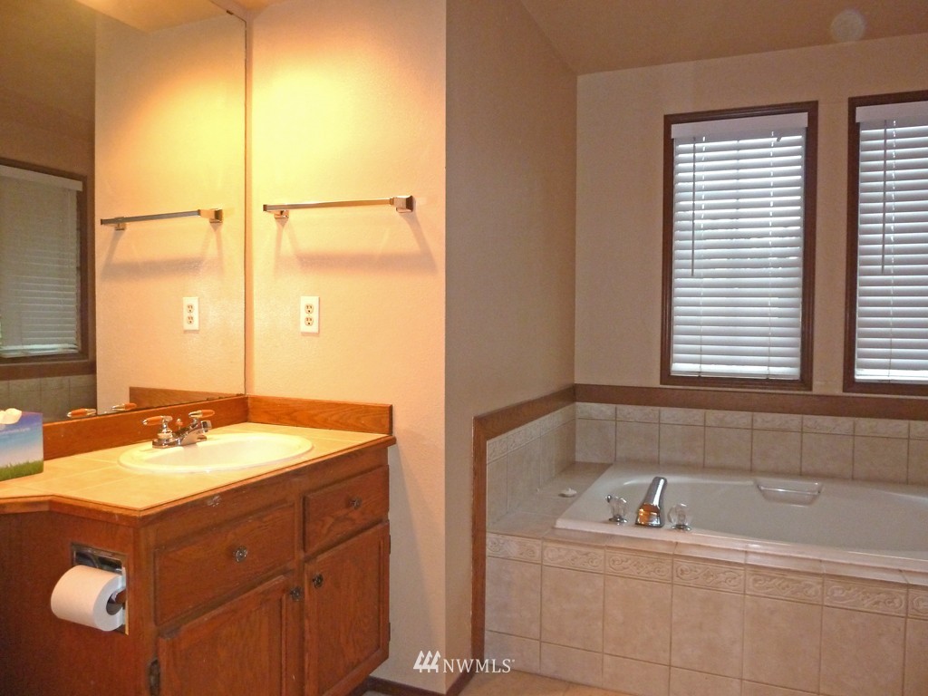 14942 Southeast 184th Street Renton, WA 98058 - Photo 13 of 15 Gallery Image 13