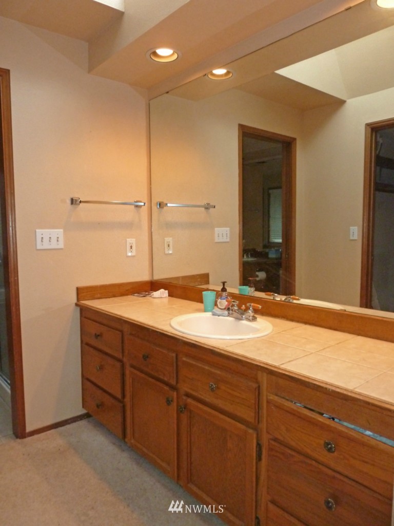 14942 Southeast 184th Street Renton, WA 98058 - Photo 9 of 15 Gallery Image 9