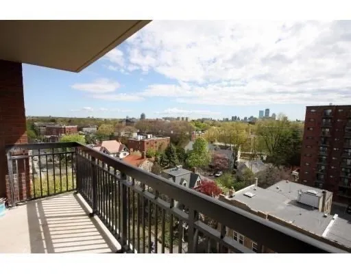 $2,600 | 60 Longwood Avenue, Unit 206, Brookline, MA 02446