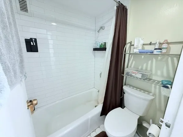 $2,600 | 60 Longwood Avenue, Unit 206, Brookline, MA 02446
