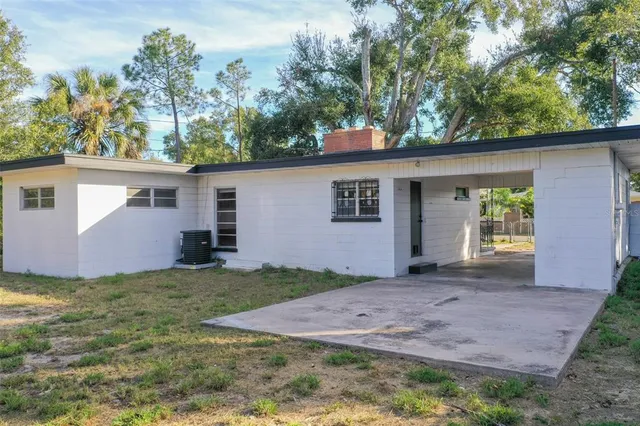 a view of a house with a yard and garage