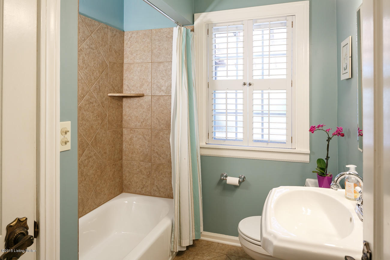 4504 Blenheim Road Louisville, KY 40207 - Photo 15 of 26 RealTourCast Willinger Blenheim (11 of