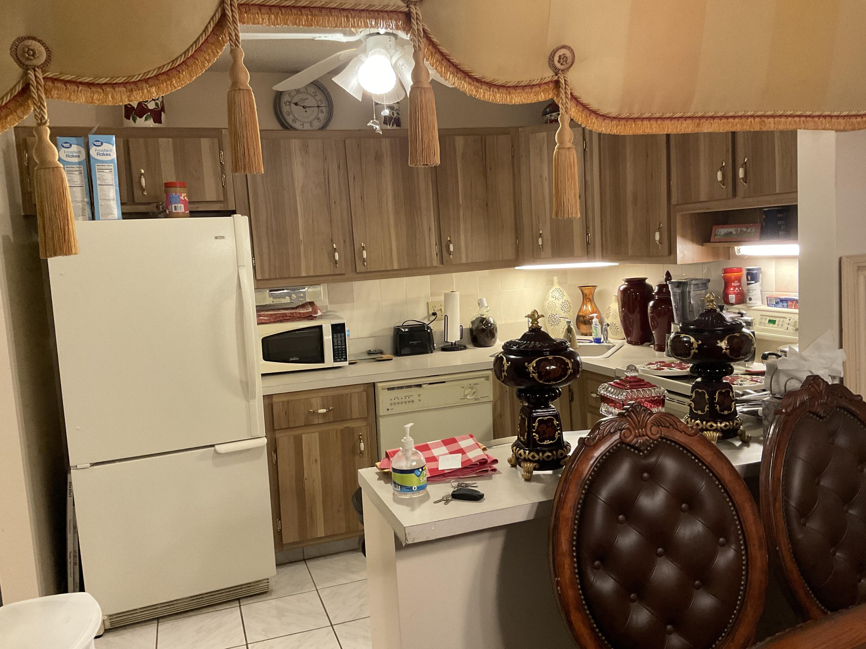 334 Pine Ridge Circle, Unit C1 Greenacres, FL 33463 - Photo 11 of 17 kitchen