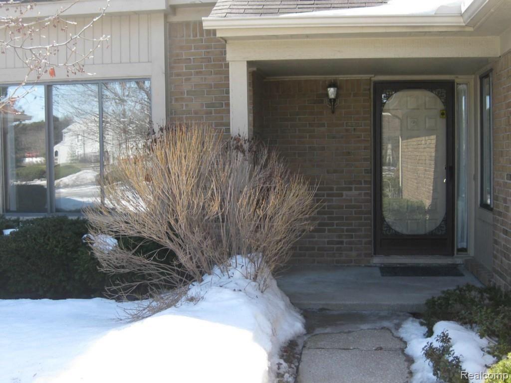 519 Tennyson, Unit 23 Rochester Hills, MI 48307 - Photo 2 of 33
