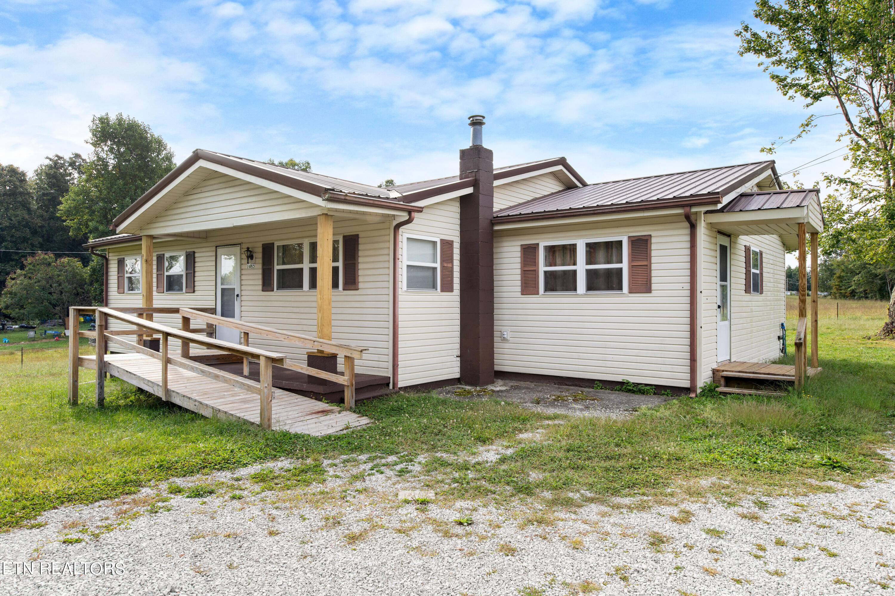 1485 Mountain View Road Robbins, TN 37852 - Photo 2 of 18 030A3994