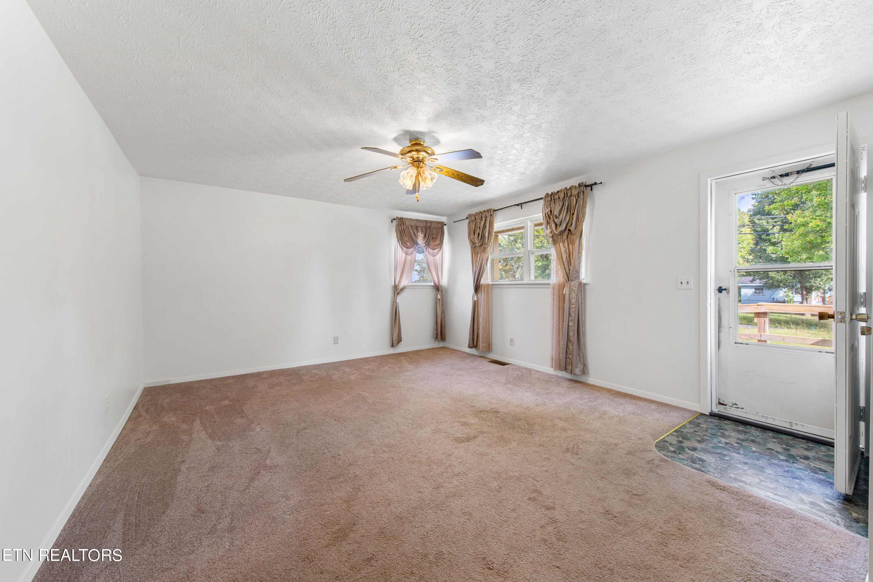 1485 Mountain View Road Robbins, TN 37852 - Photo 3 of 18 030A4014