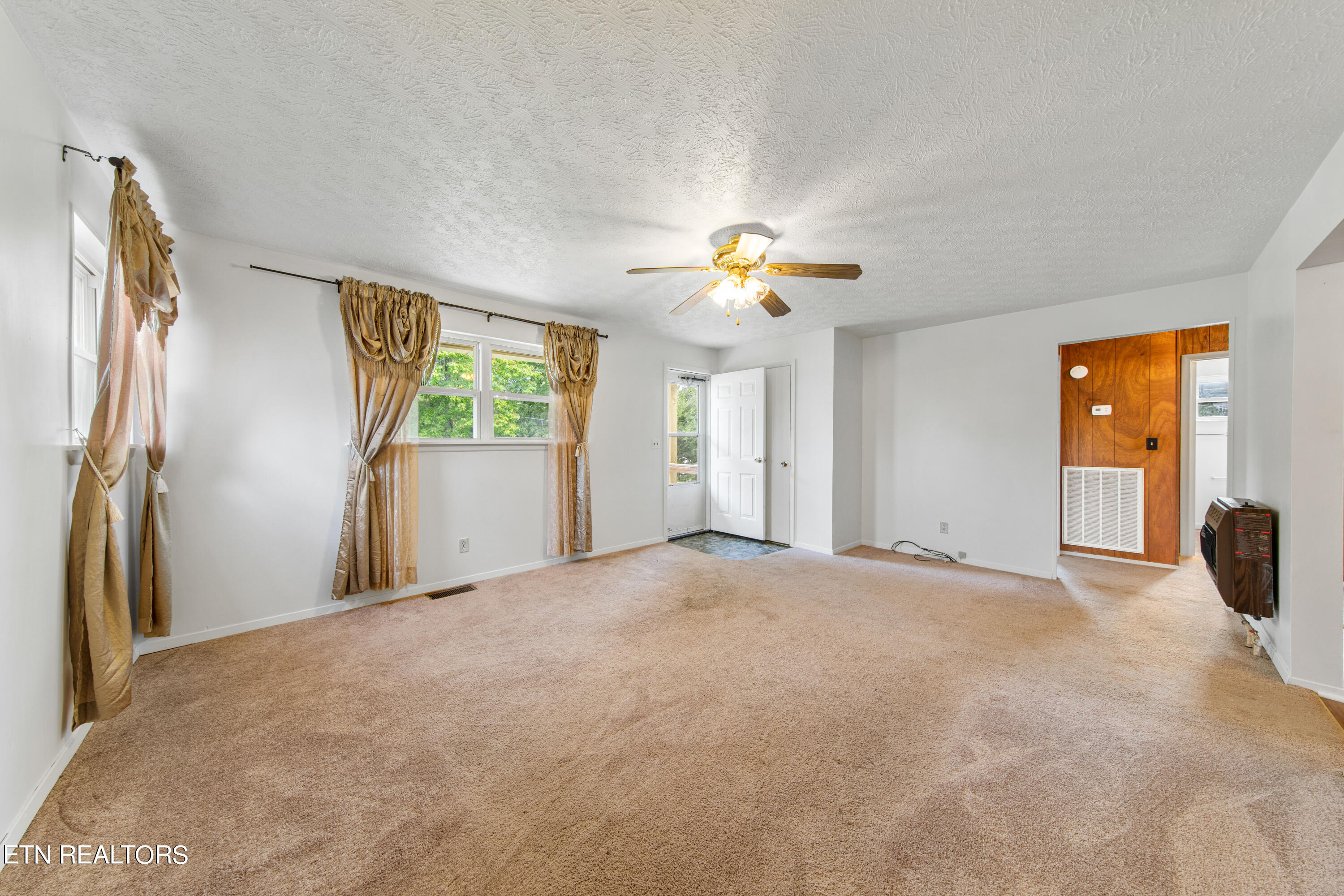 1485 Mountain View Road Robbins, TN 37852 - Photo 4 of 18 030A4019