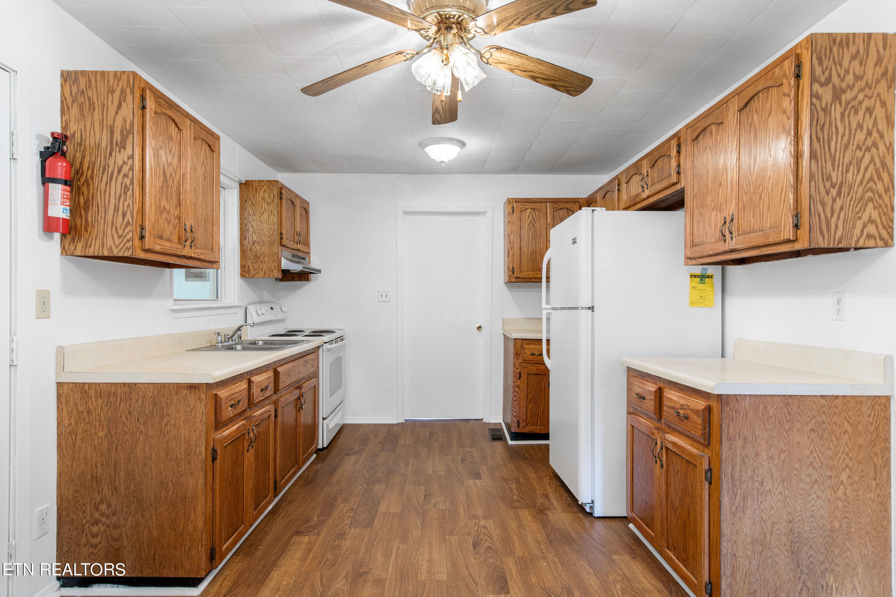 1485 Mountain View Road Robbins, TN 37852 - Photo 6 of 18 030A4029