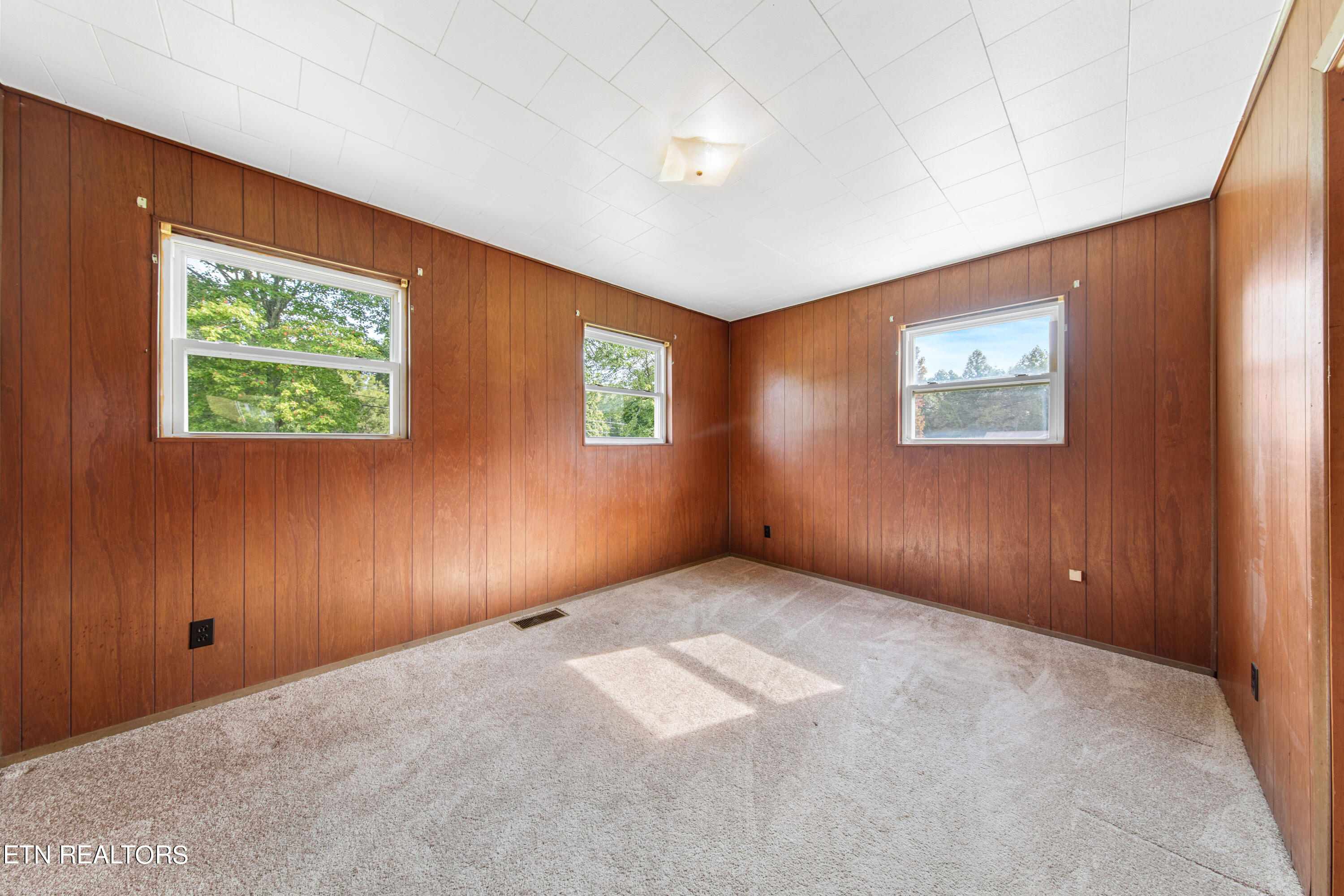 1485 Mountain View Road Robbins, TN 37852 - Photo 7 of 18 030A4039
