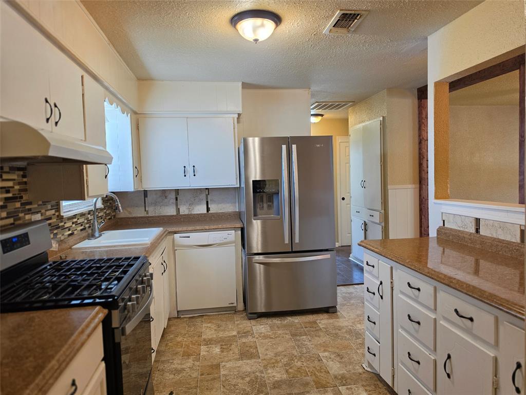 509 Starkey Street Bangs, TX 76823 - Photo 9 of 19