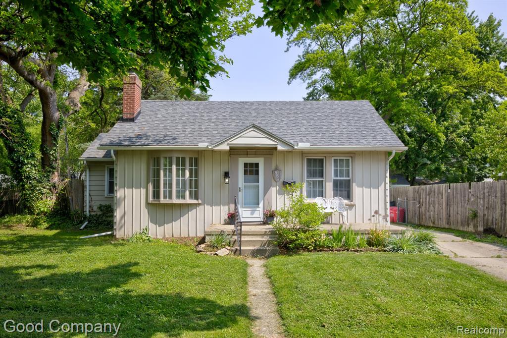 585 Roth Boulevard Clawson, MI 48017 - Photo 1 of 39
