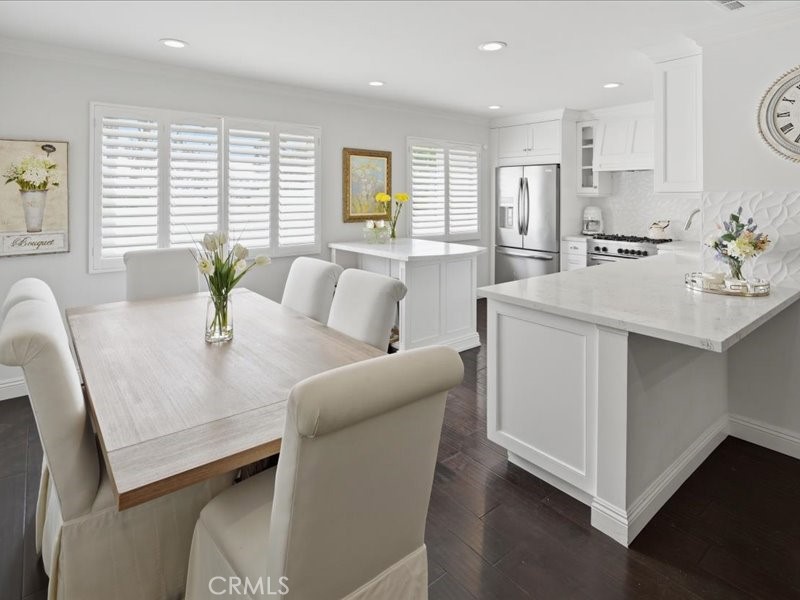 9735 Vía Roma Burbank, CA 91504 - Photo 11 of 39