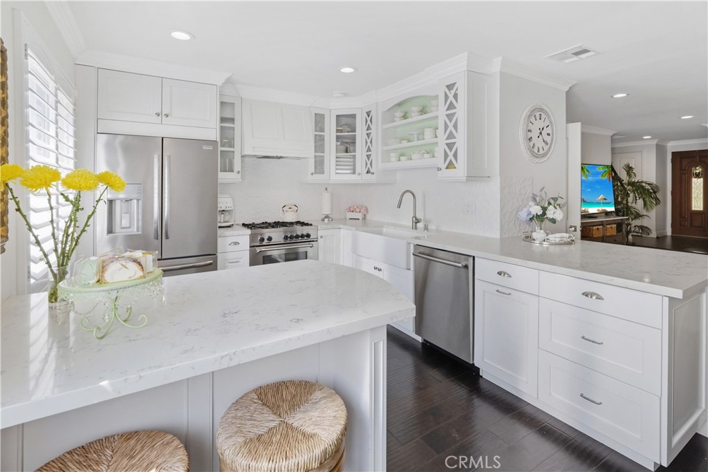 9735 Vía Roma Burbank, CA 91504 - Photo 14 of 39