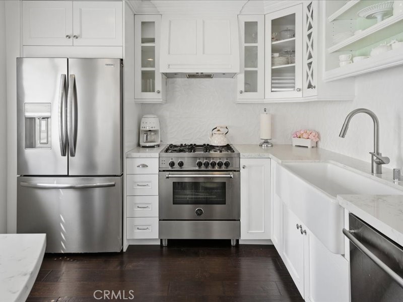 9735 Vía Roma Burbank, CA 91504 - Photo 16 of 39