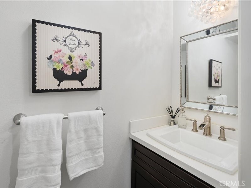 9735 Vía Roma Burbank, CA 91504 - Photo 17 of 39