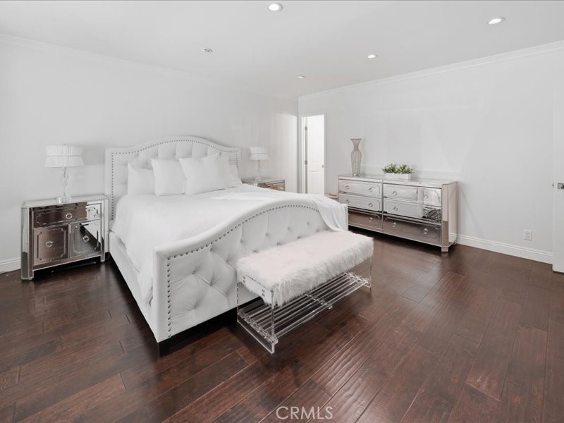 9735 Vía Roma Burbank, CA 91504 - Photo 19 of 39