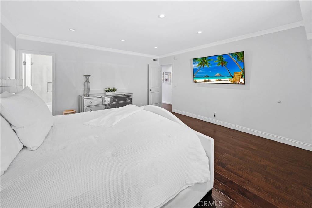 9735 Vía Roma Burbank, CA 91504 - Photo 20 of 39