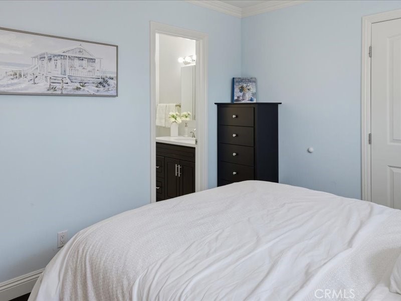 9735 Vía Roma Burbank, CA 91504 - Photo 23 of 39
