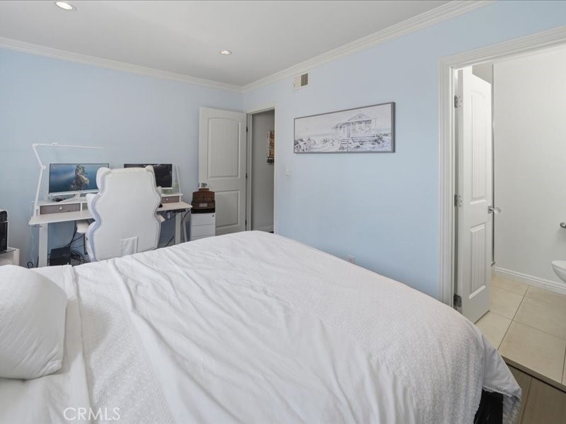 9735 Vía Roma Burbank, CA 91504 - Photo 24 of 39