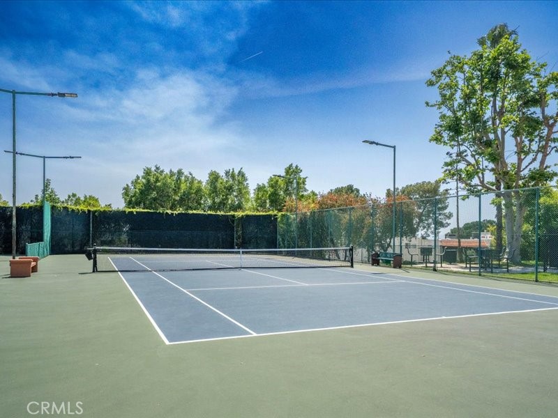 9735 Vía Roma Burbank, CA 91504 - Photo 30 of 39