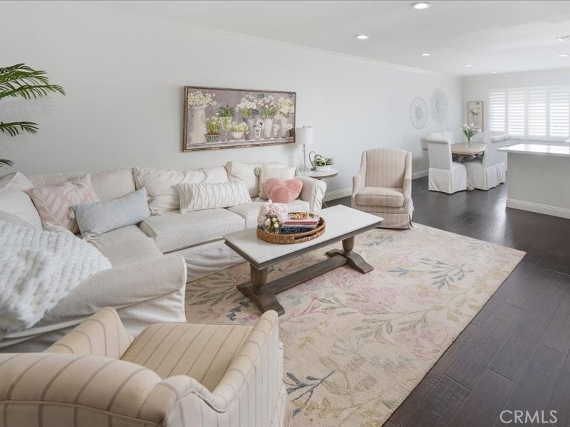 9735 Vía Roma Burbank, CA 91504 - Photo 6 of 39