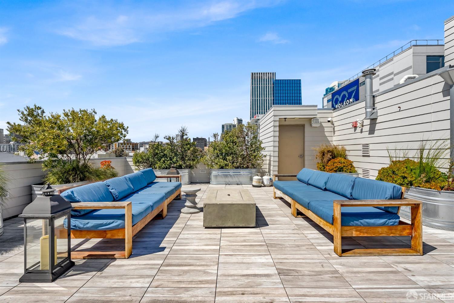 236 Shipley, Unit 405 San Francisco, CA 94107 - Photo 23 of 35 a terrace of a house with outdoor seating