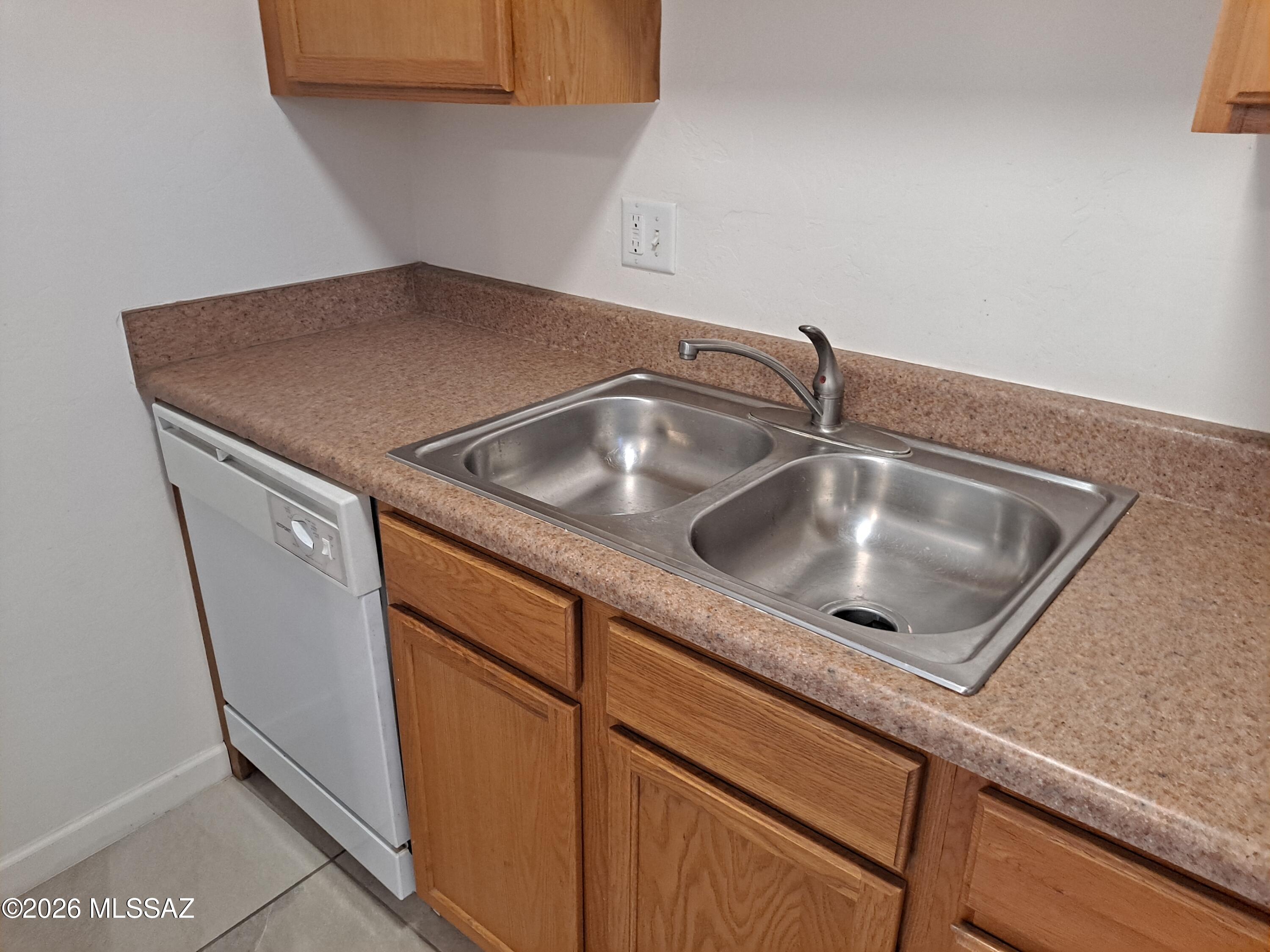 350 North Silverbell Road, Unit 40 Tucson, AZ 85745 - Photo 14 of 26 Kitchen (6)