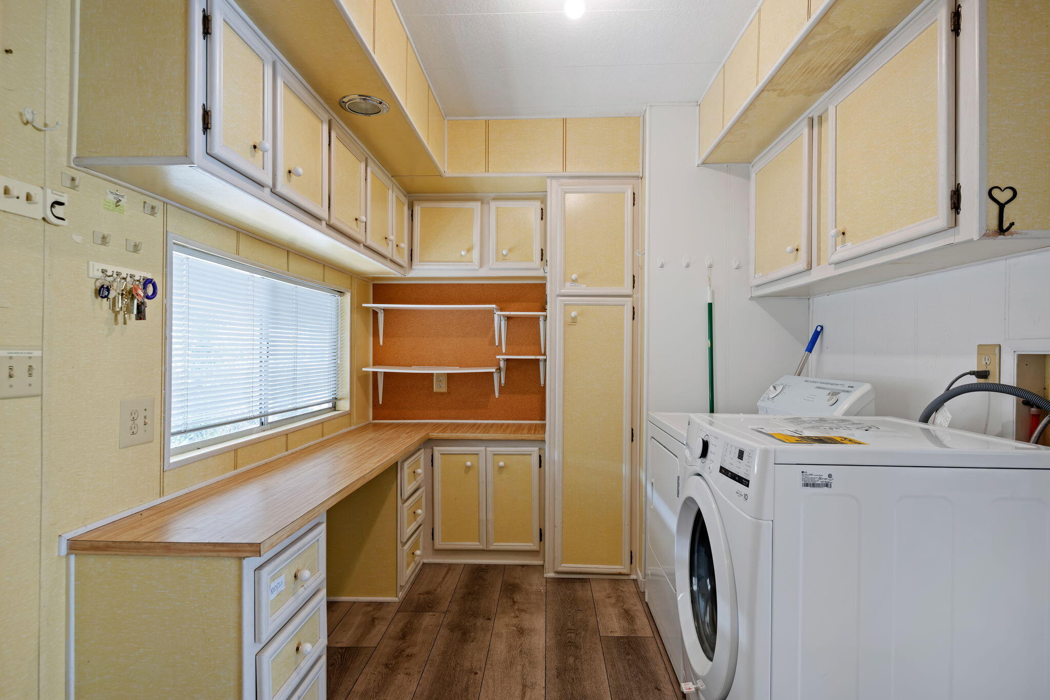 340 Old Mill Road, Unit SPC 140 Santa Barbara, CA 93110 - Photo 17 of 30 22-Laundry