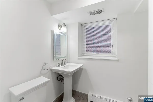 a view of backyard of the house