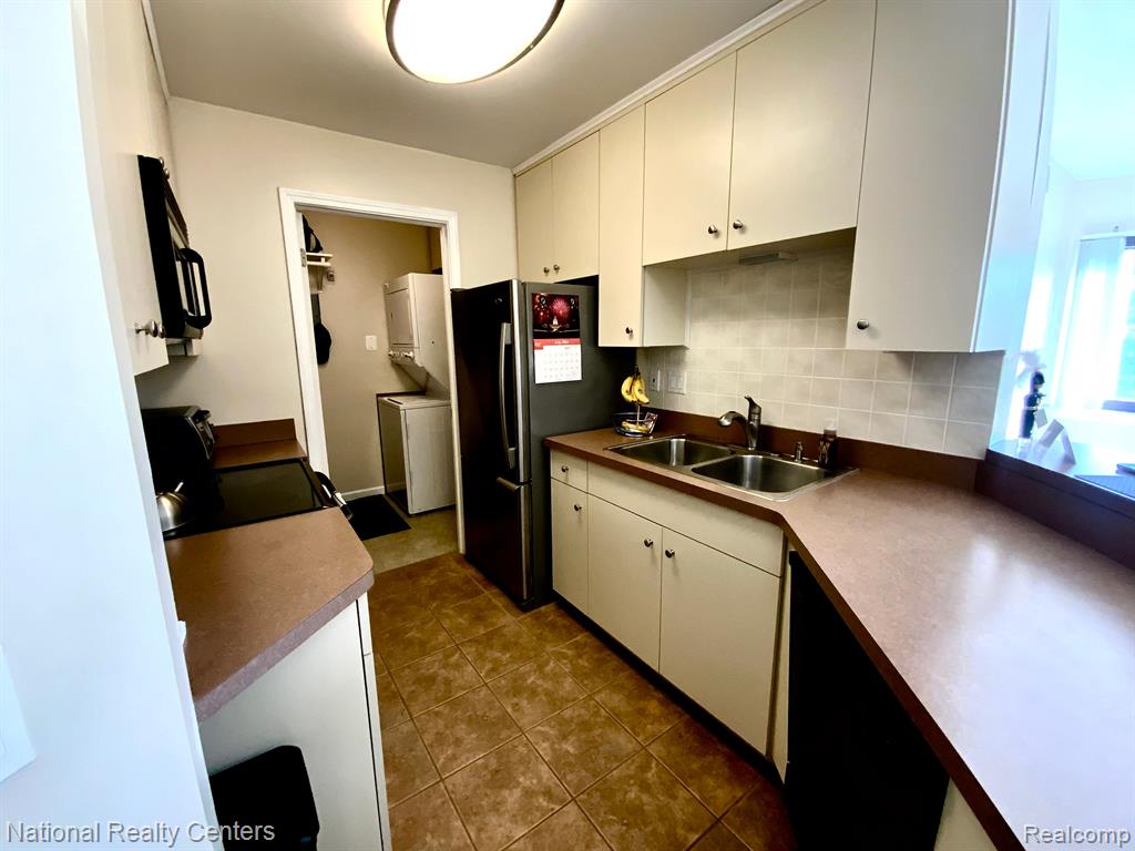20830 Taft Road Northville, MI 48167 - Photo 10 of 26