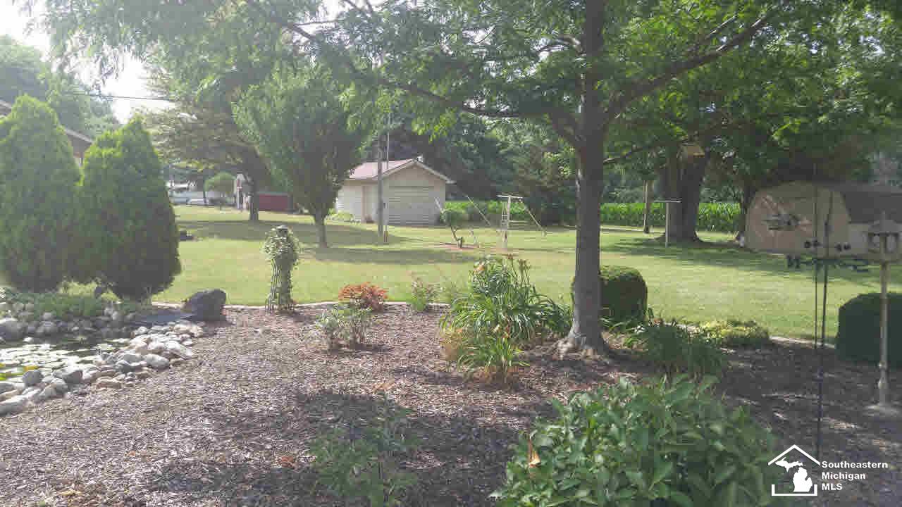 10505 Grafton Road Carleton, MI 48117 - Photo 18 of 34 landscaping