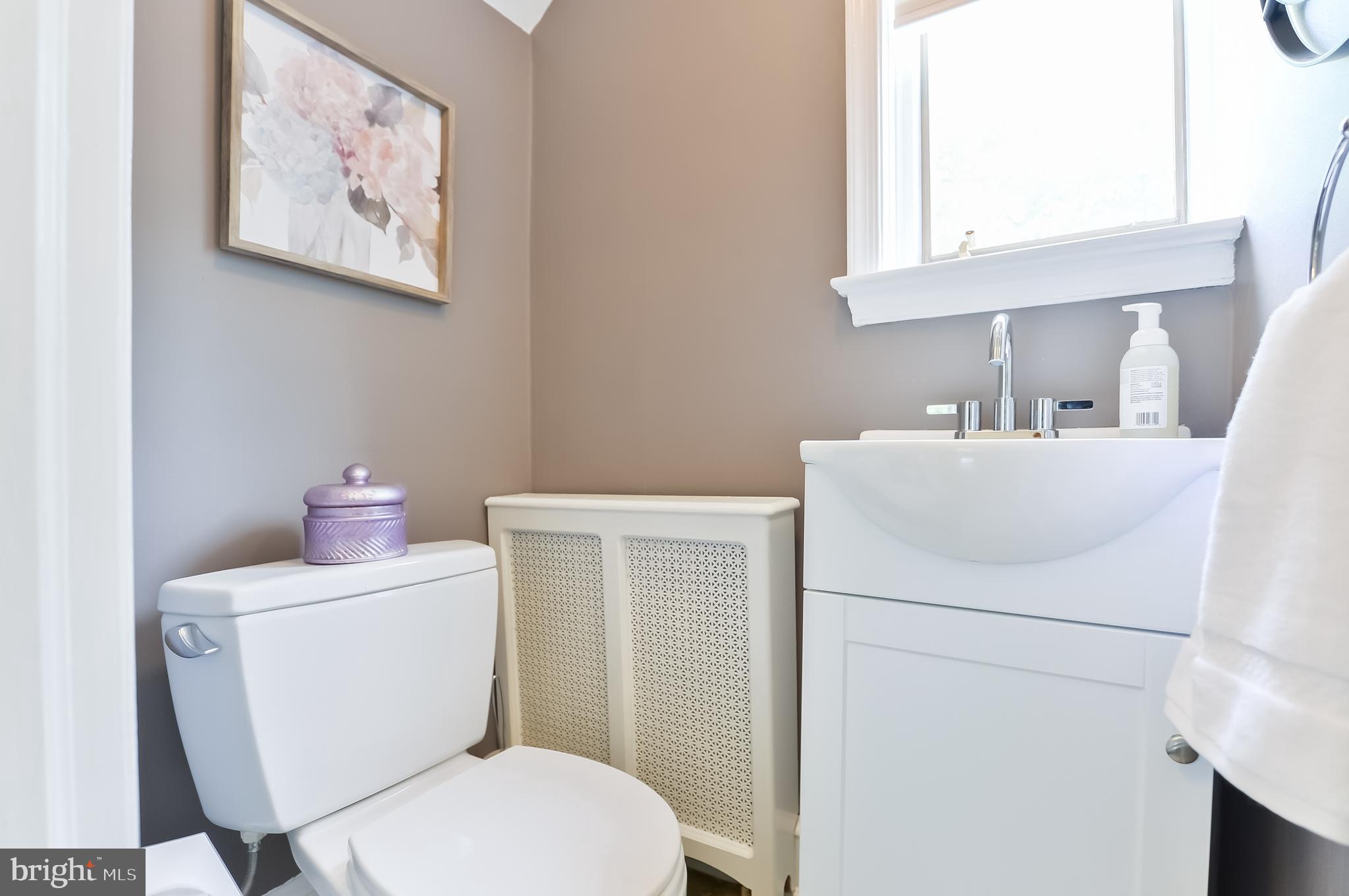 1442 Hillside Road Wynnewood, PA 19096 - Photo 25 of 32 Powder Room